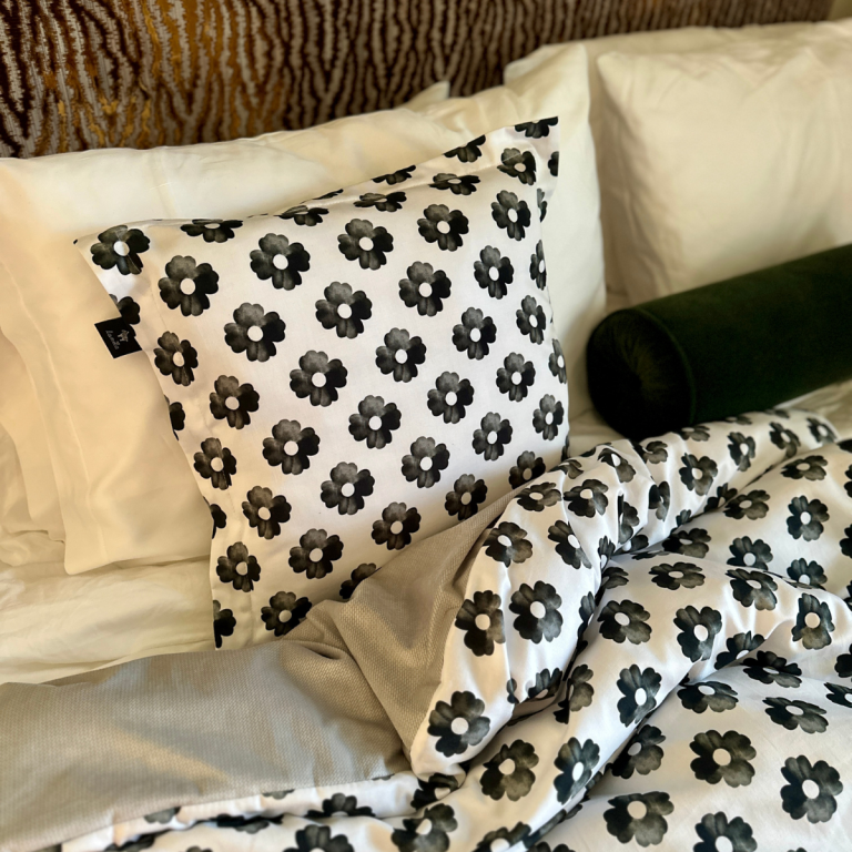 Poszewka Dekoracyjna Jasiek Mono Bloom 40x40cm